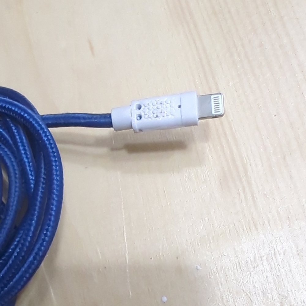 Premium Blue and White USB Charging Cables - Picture 4 of 5